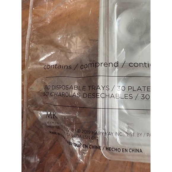 Mary Kay Disposable Cosmetic Trays Makeup Artist Palette 30 Pack New - Picture 2 of 3
